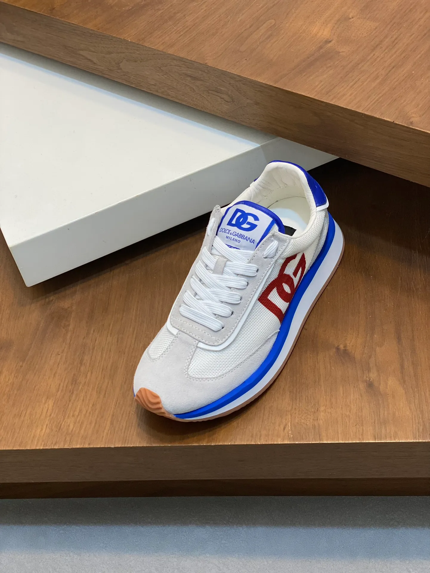 Factory price: 458💰••New products••Dolce&Gabbana••DG✔️High-end men's sports•casual shoes. Original goods from top counters. Original imported cowhide, multi-material splicing design ➕Imported cowhide lining, cowhide feet ➕Original T men's shoes 💰R elastic outsole.  Size: 39-44 (38, 45 customized)